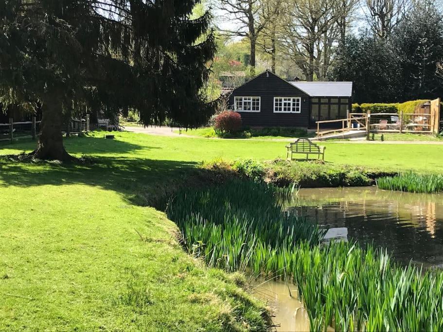 Halfmoon Lodge @ Knights Hole Wheelchair Access クランブルック エクステリア 写真