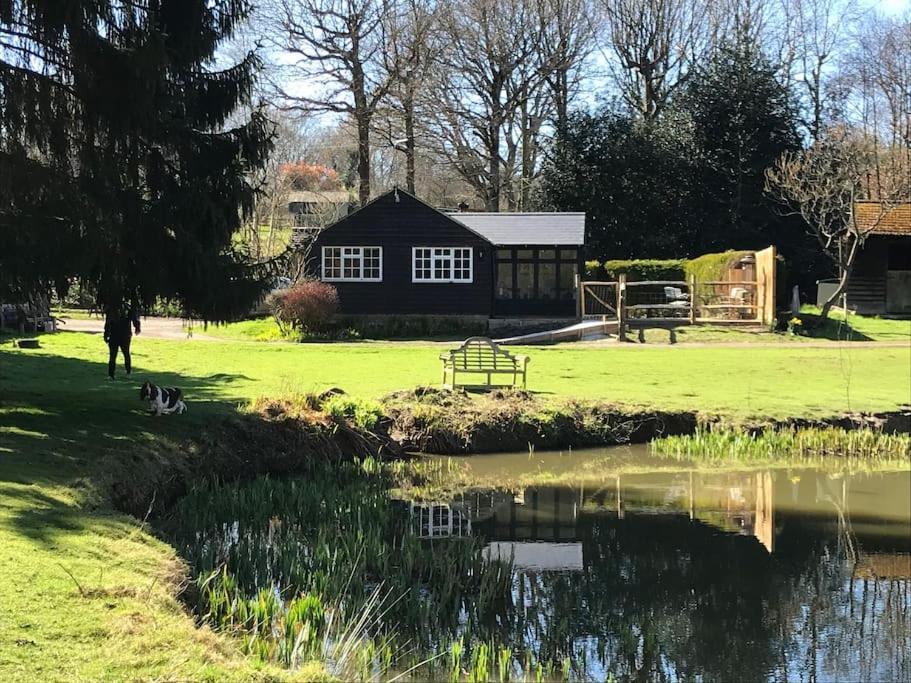 Halfmoon Lodge @ Knights Hole Wheelchair Access クランブルック エクステリア 写真